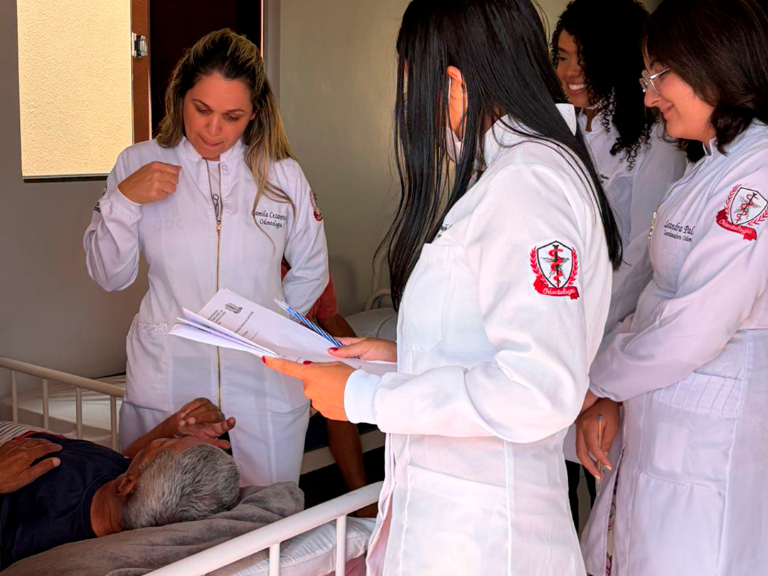 Foto 2 — Projeto de Extensão "Saúde Sempre Sorrindo" - Lar dos Vovôs