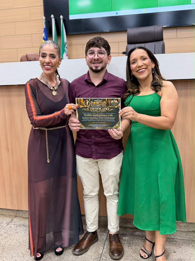 Foto 1 — ISEAR e Profa. Dra. Lídia Rodrigues são homenageados na 3ª edição do Prêmio Imortais da Educação Rio-Verdense