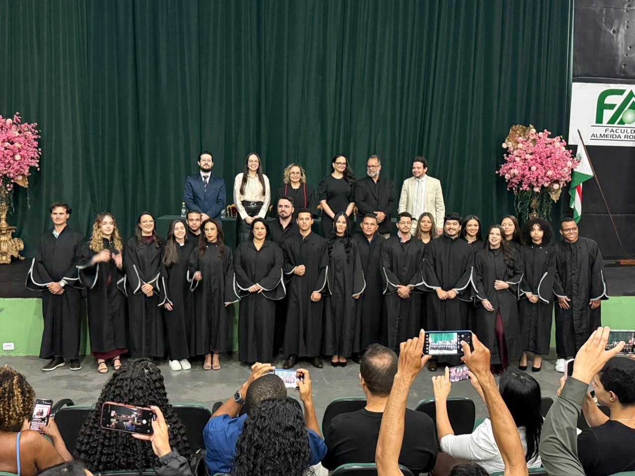 Foto 1 — Cerimônia da Toga celebra o início da trajetória acadêmica dos estudantes de Direito 2026/2